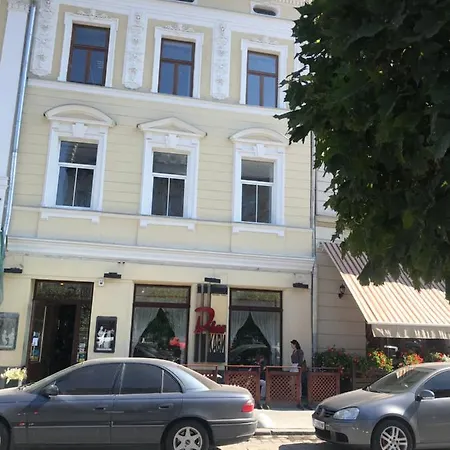 Center Avenue с Apartment