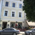 Center Avenue с Apartment